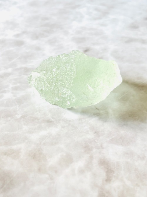 グリーンフローライトのカチ割り原石