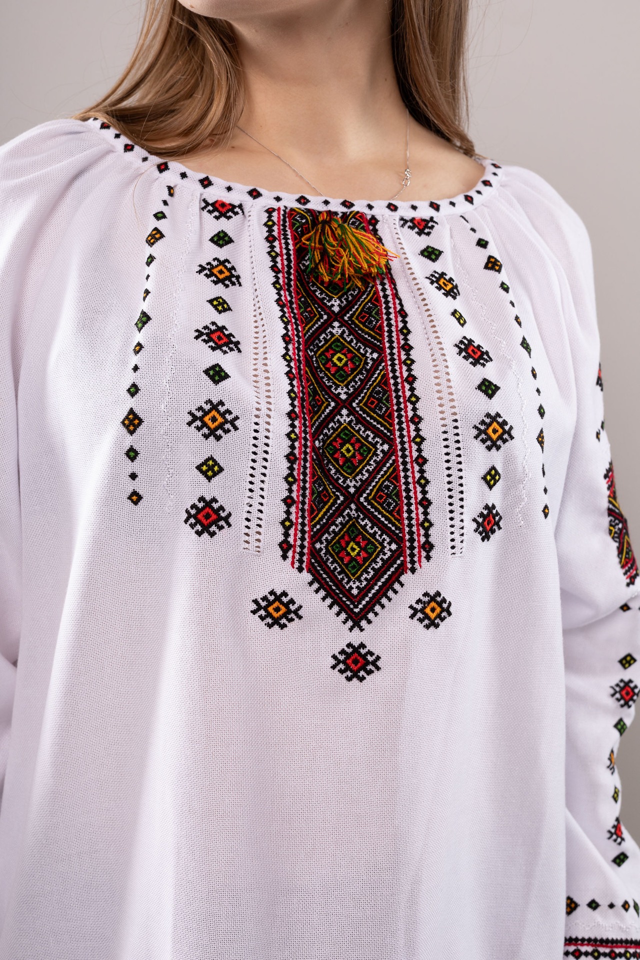 ウクライナ刺繍ヴィシヴァンカ・クラシック　手刺繍　麻　レディース・フリーサイズ - 12