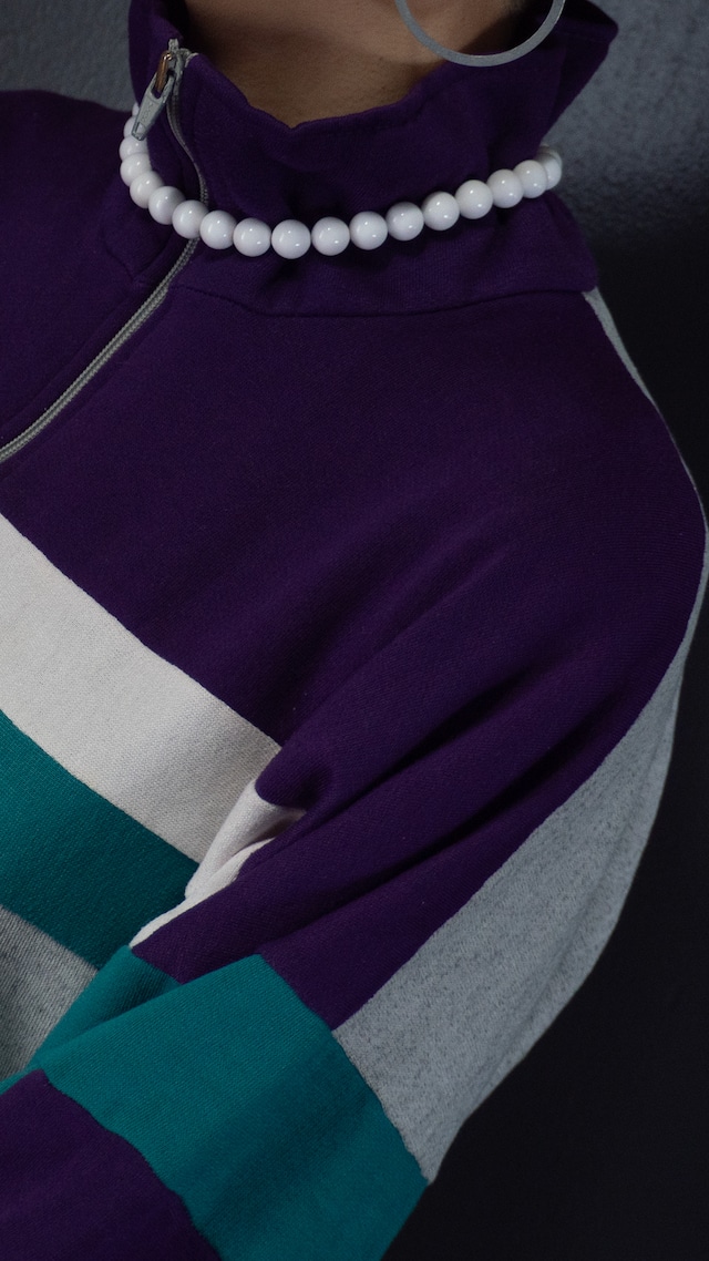 unknown used White synthetic resin ball necklace