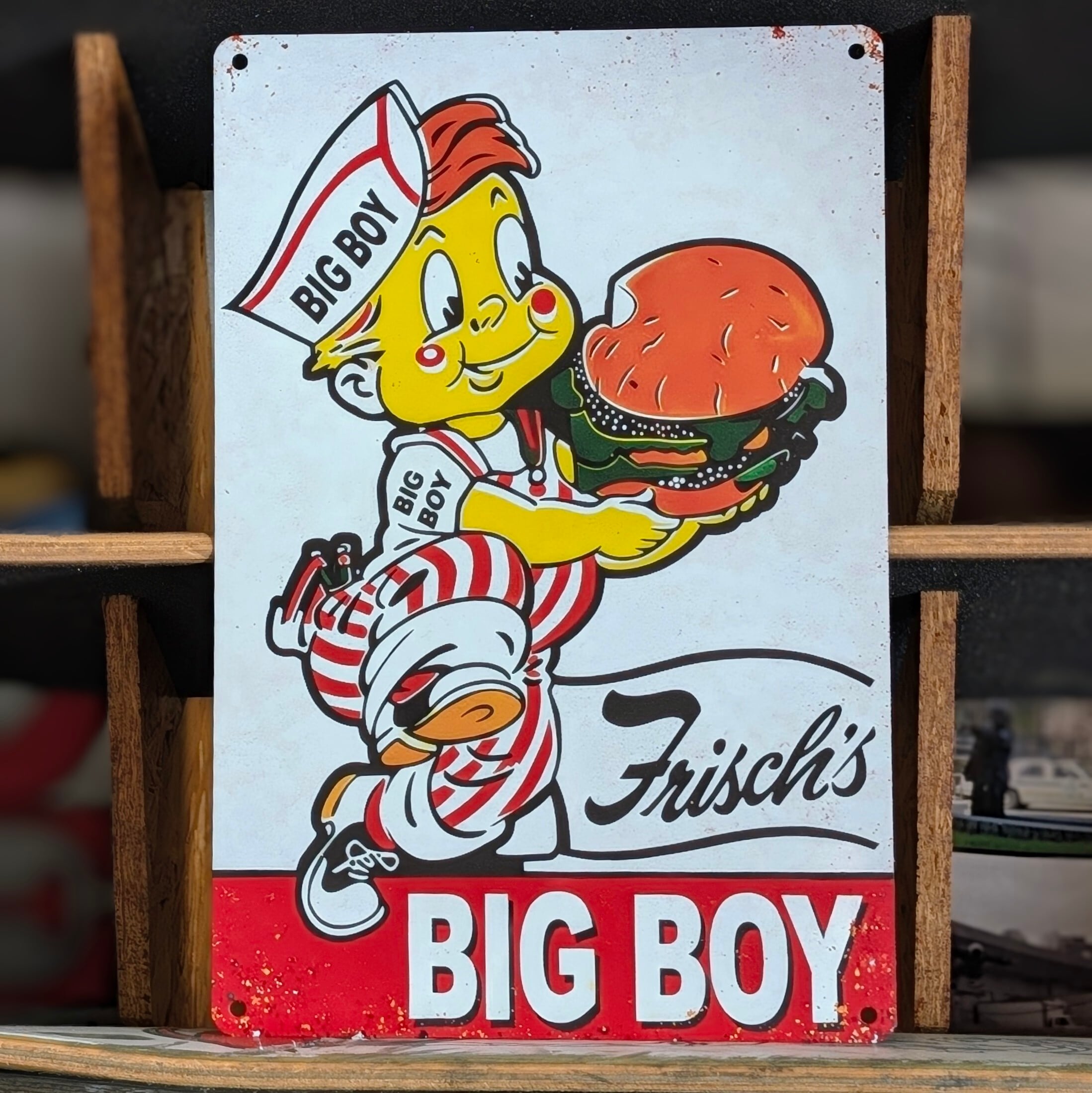 送料無料！ちょうどいいブリキ看板 【 ビッグボーイ（Big Boy）】『 イーストコースト・ビッグボーイ Frisch's 』 METAL SIGN / メタルサイン / ブリキ看板 / サインボード / ビンテージ加工〚アメリカン雑貨 アメトイ〛