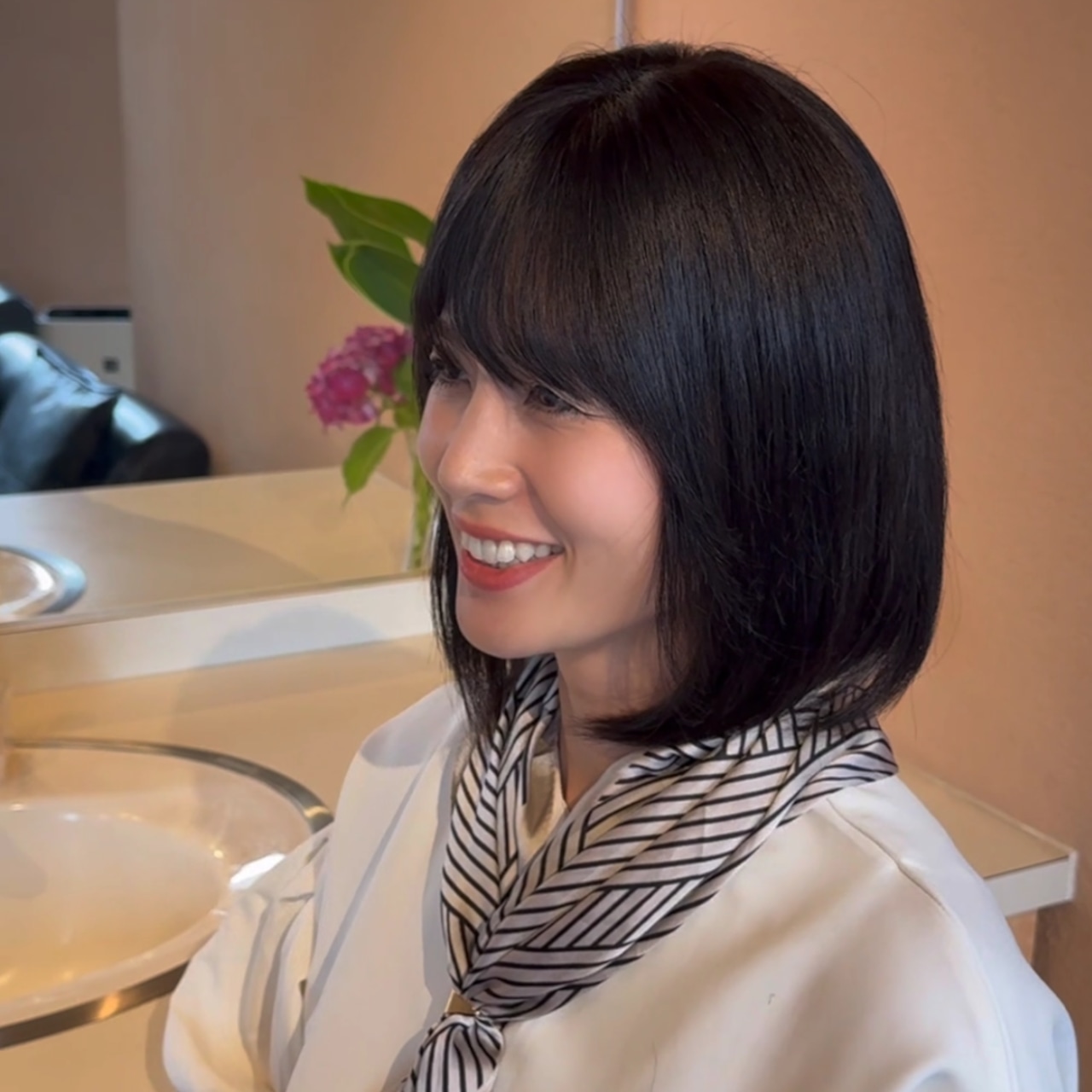 4プレミアム・モモ(ブラック)人毛フルウィッグ