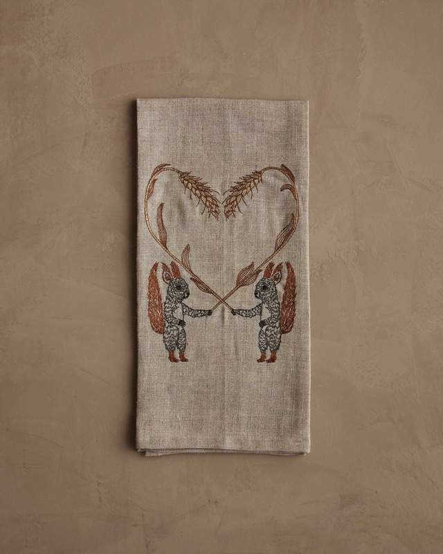 Coral&Tusk ティータオル Squirrels with Wheat