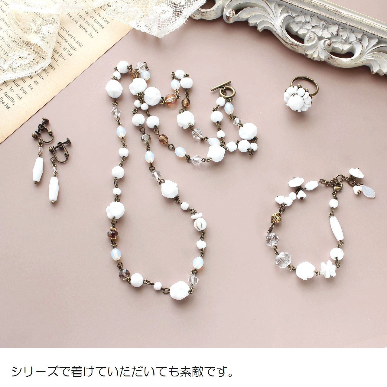 ミリアムハスケルのビーズ《ホワイトガーデン・シリーズ》白いお花の