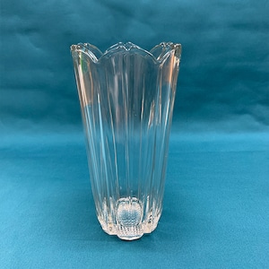12本でちょうどいいサイズ♪ フランス製ガラスクリスタル花瓶 ♪