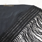フラメンコ 衣装 シージョ ピキージョ 黒 花柄 トライアングル フレコ ダンス ブラック系 レッド系 刺繍 三角形 小物 レース 舞台 発表会 イベント ロング ショール 女性 衣装デザイン おしゃれ フラメンコダンス 刺繍デザイン フリンジ ステージ衣装