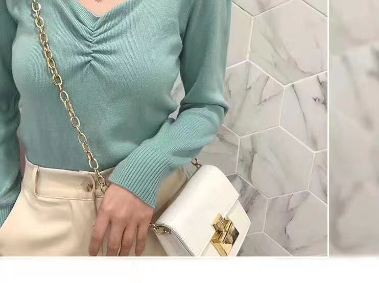 ペンタゴンネックトップス