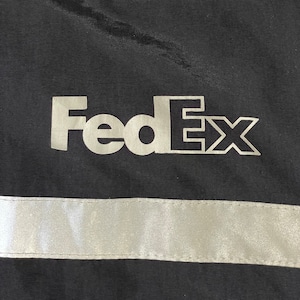 【FedEx】企業系 企業ロゴ フェデックス ブルゾン ジャンパー ナイロンジャケット ワンポイント 反射板 2XL ビッグシルエット 極太アーム ゆるだぼ オーバーサイズ 中綿 キルティング US古着