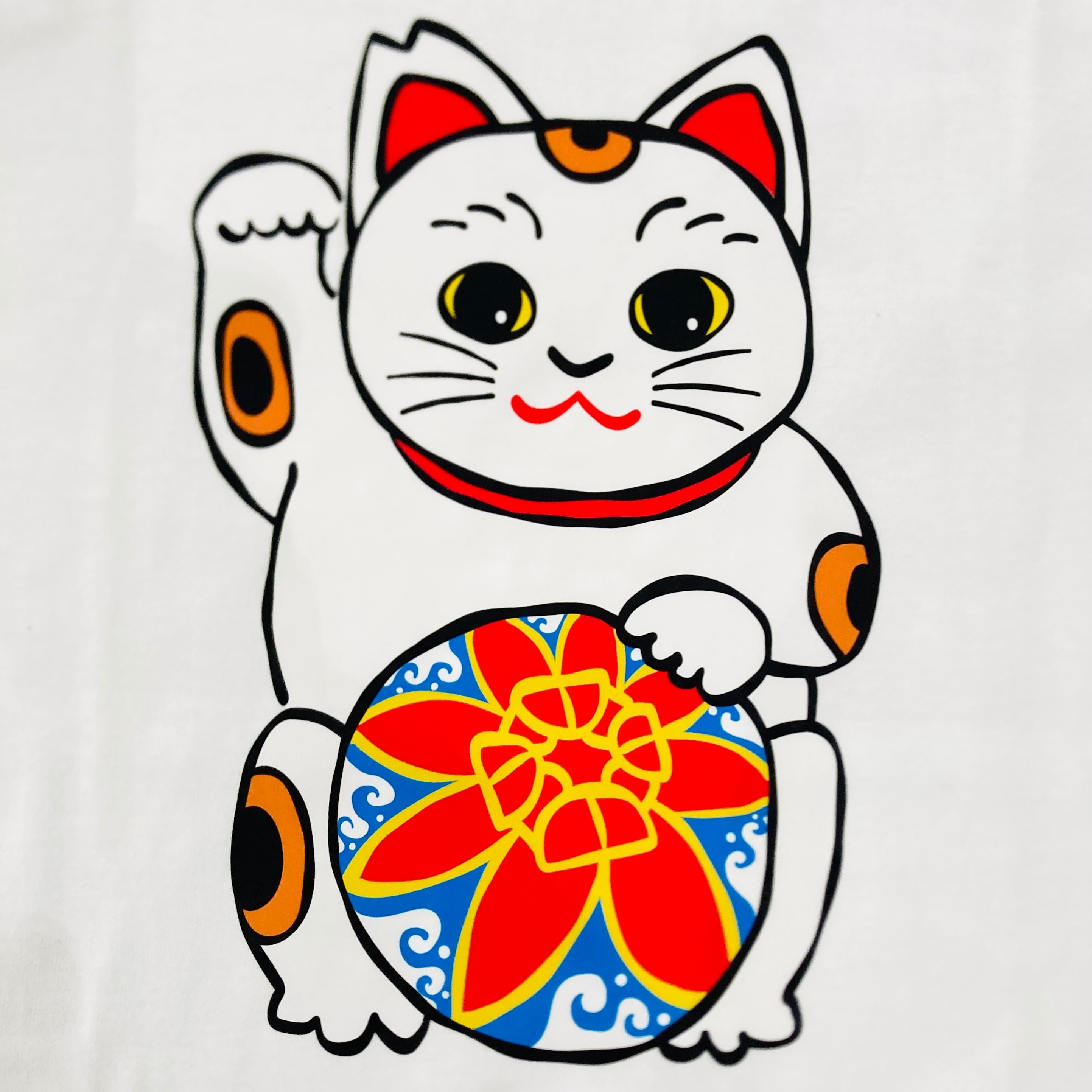 OKINAWA LUCKY CAT(沖縄招き猫)』Tシャツ(三毛猫・白T) | 海猫商店