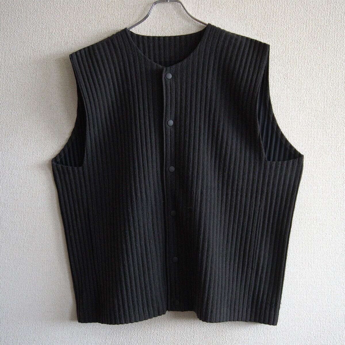 ISSEY MIYAKE MEN イッセイミヤケ プリーツベスト 黒 ブラック ISSEY MIYAKE（ベスト）のフリマアイテム一覧