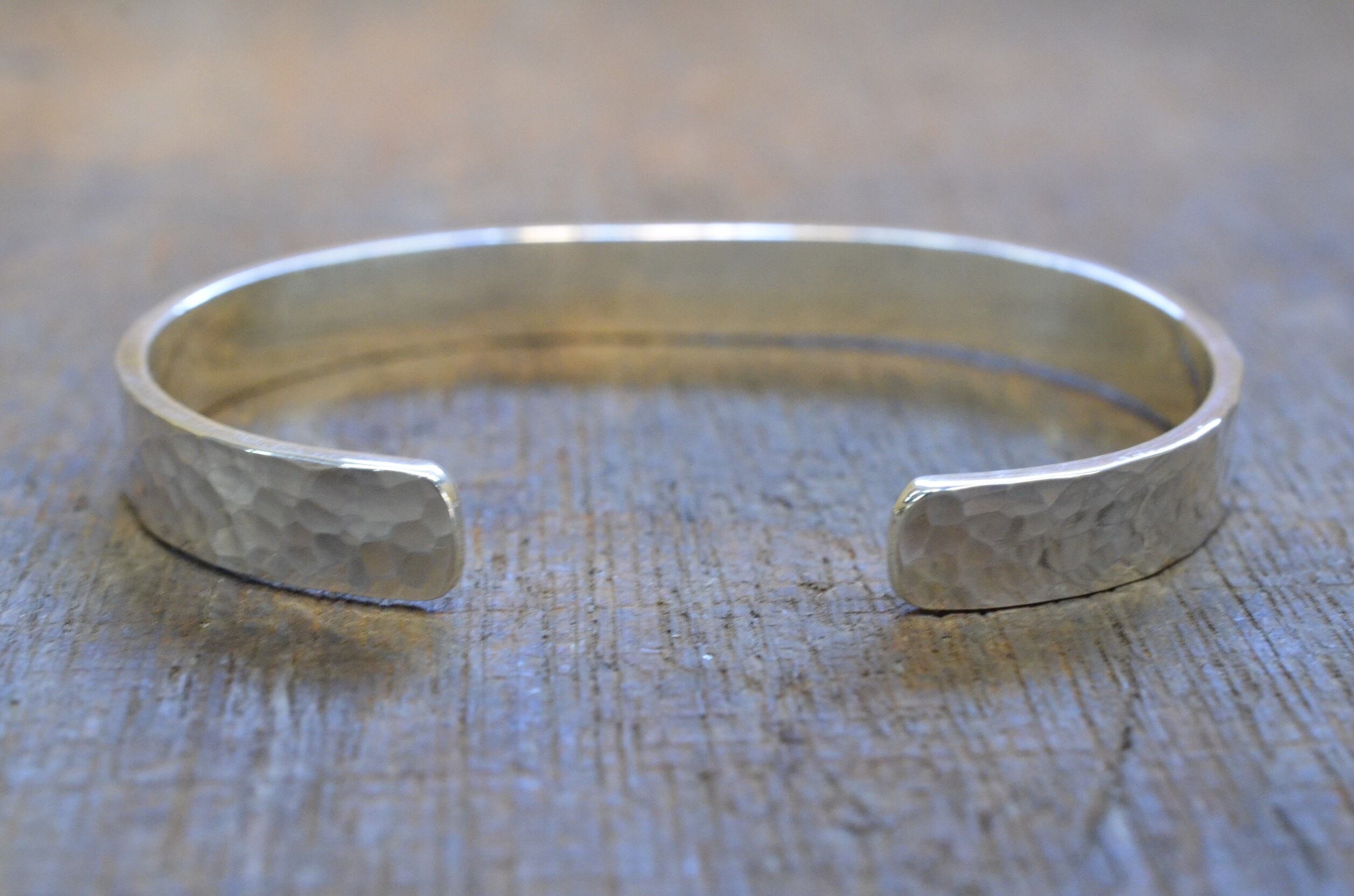 Hammmered Logo Bangle- M | 彫金工房アルソミトラ