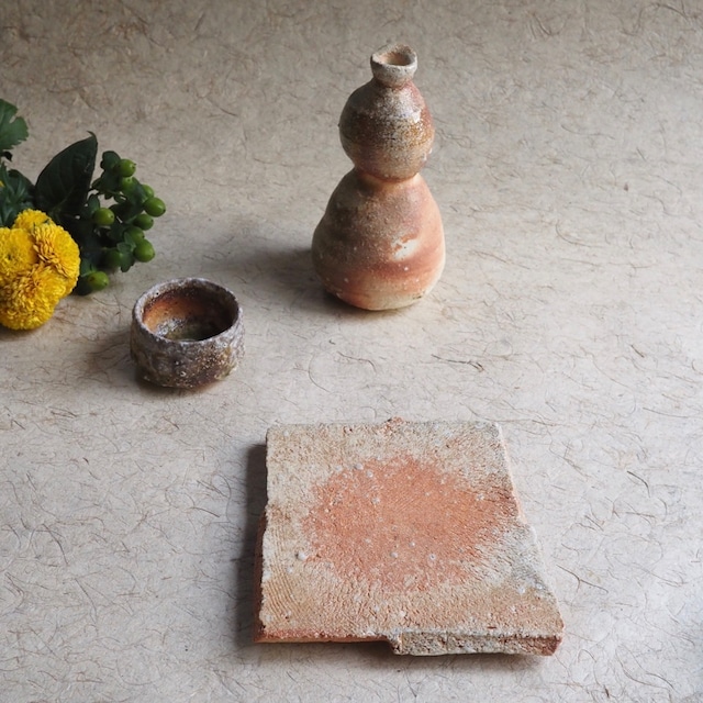 藤本　秀／焼締　淡色角皿