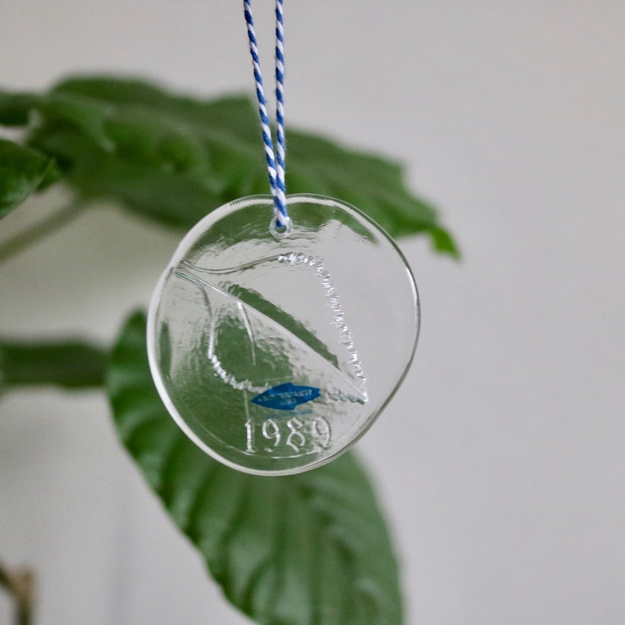 北欧 ビンテージ古雑貨◾️ガラス製 ガラスオーナメント サンキャッチャー 革紐 c171492adc666c61edf4a7aed42c29