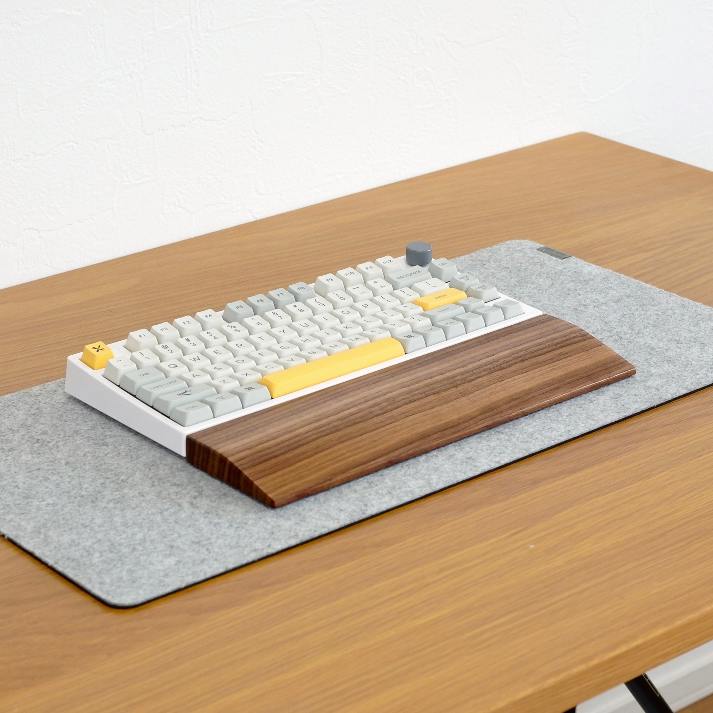 ｳｫﾙﾅｯﾄ無垢材】分割タイプリストレスト オスモオイル仕上げ | BE CRAFT