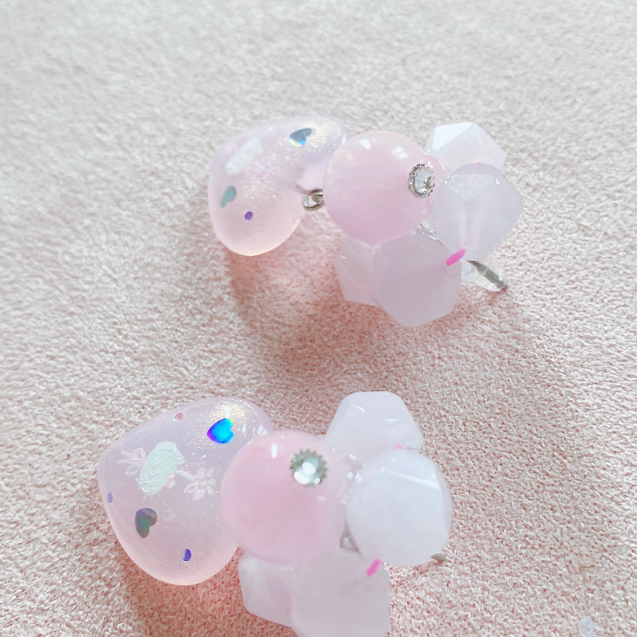 My Little Kittie ꙳ 天然石×handpaint 耳飾り (ピンク系)