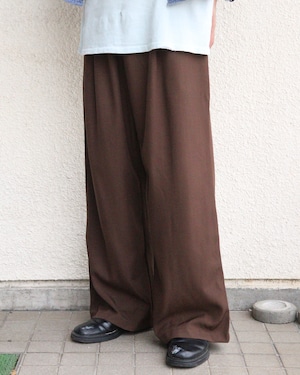 00's Baggy silhouette slacks.