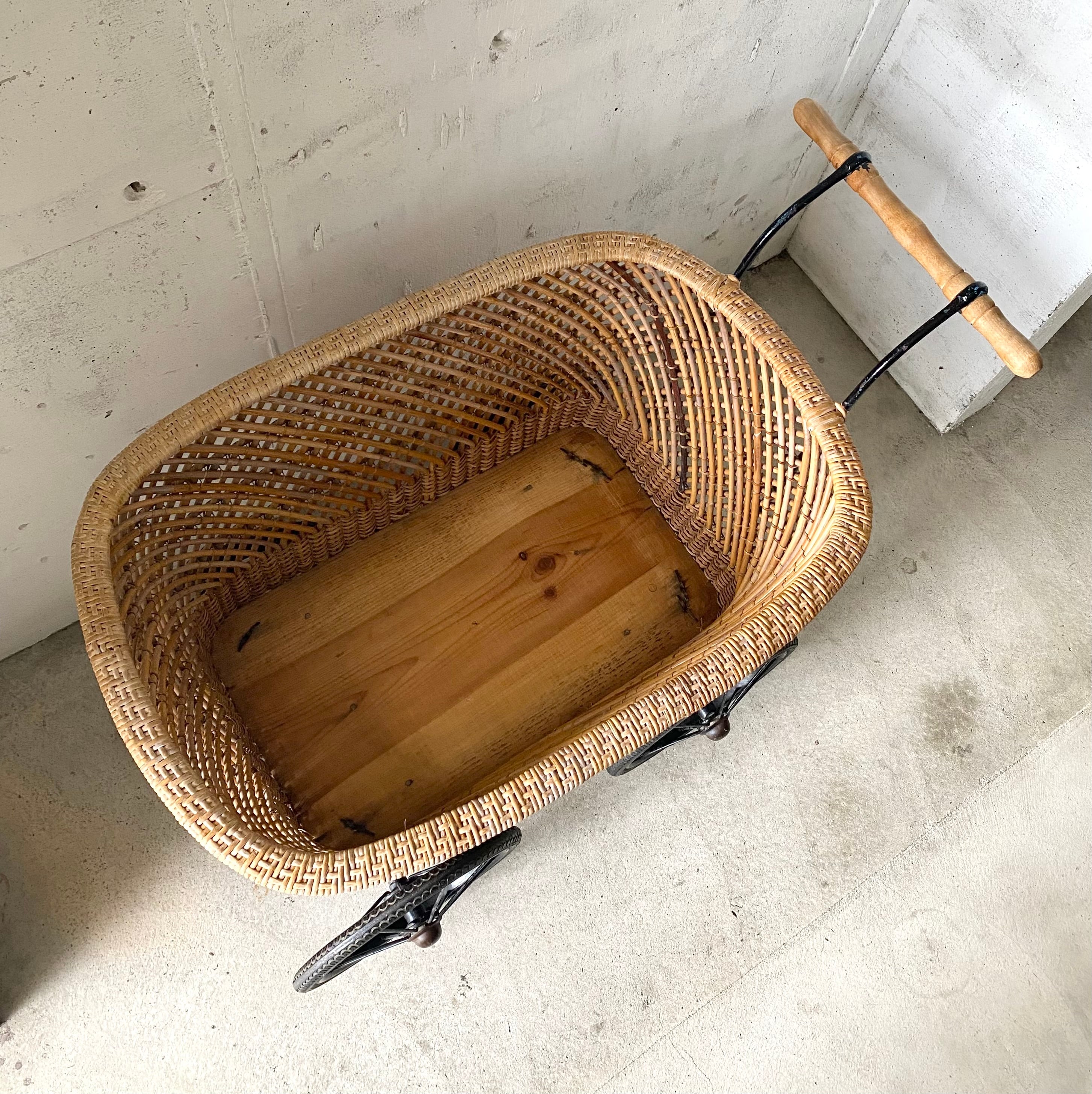 りんりん　シャビーシック　乳母車　花籠　店舗什器　ヴィンテージ　古道具 シャビー乳母車[古家具] | giraffes craft
