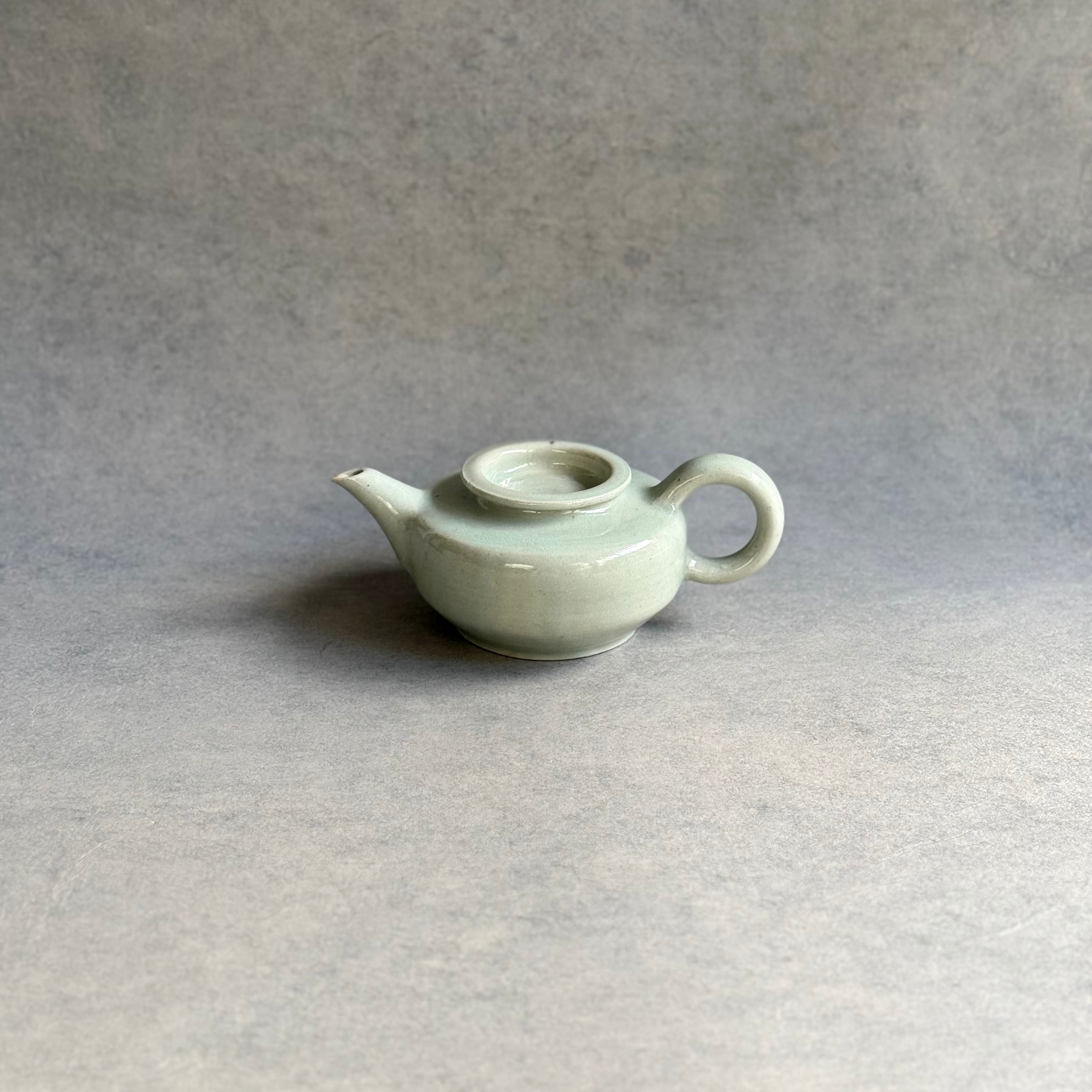 日高伸治   青白磁  ポットL