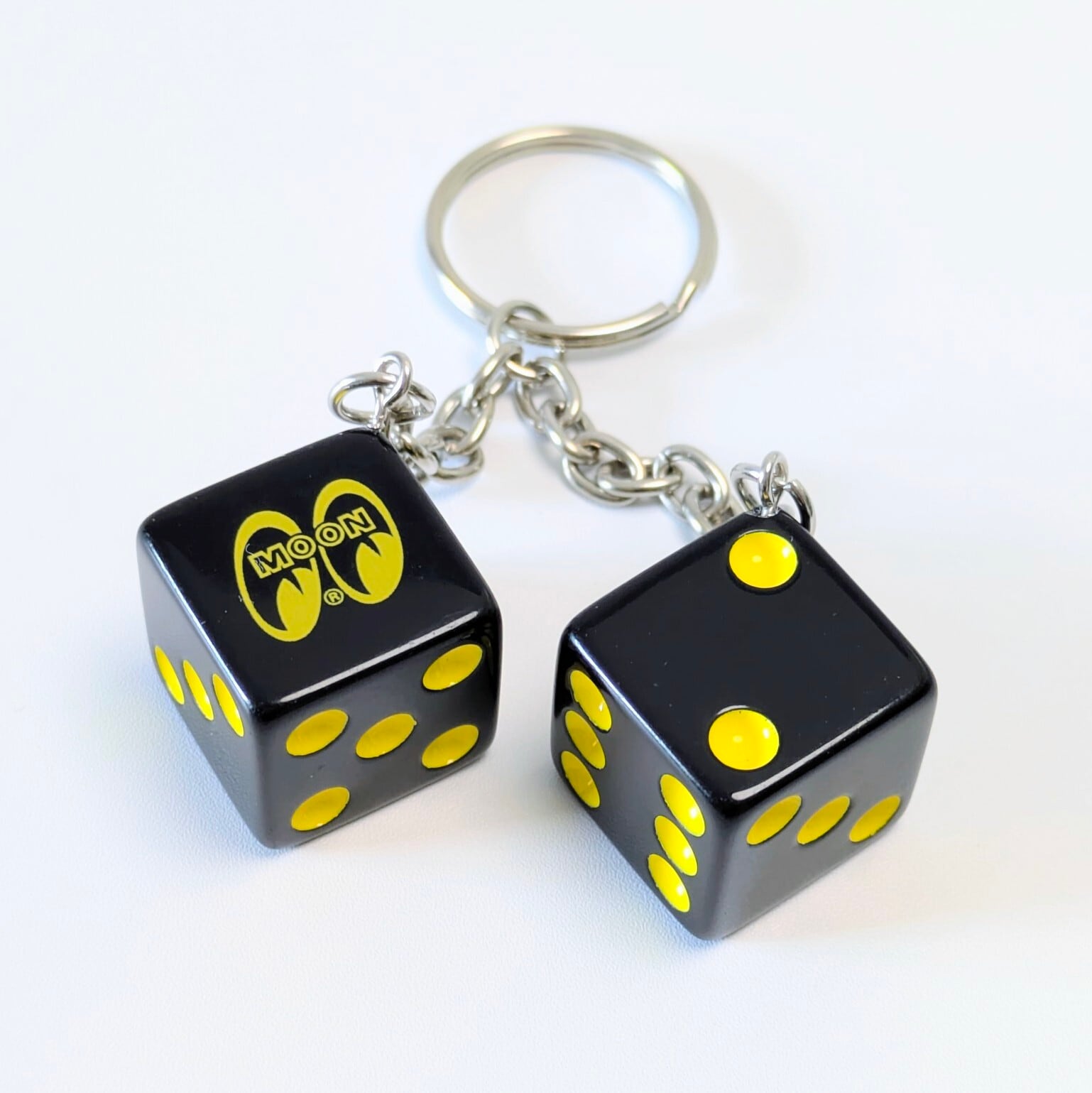 MOON / MOONEYES / ムーン アイズ 】 MOON Twin Dice Keyring ムーン