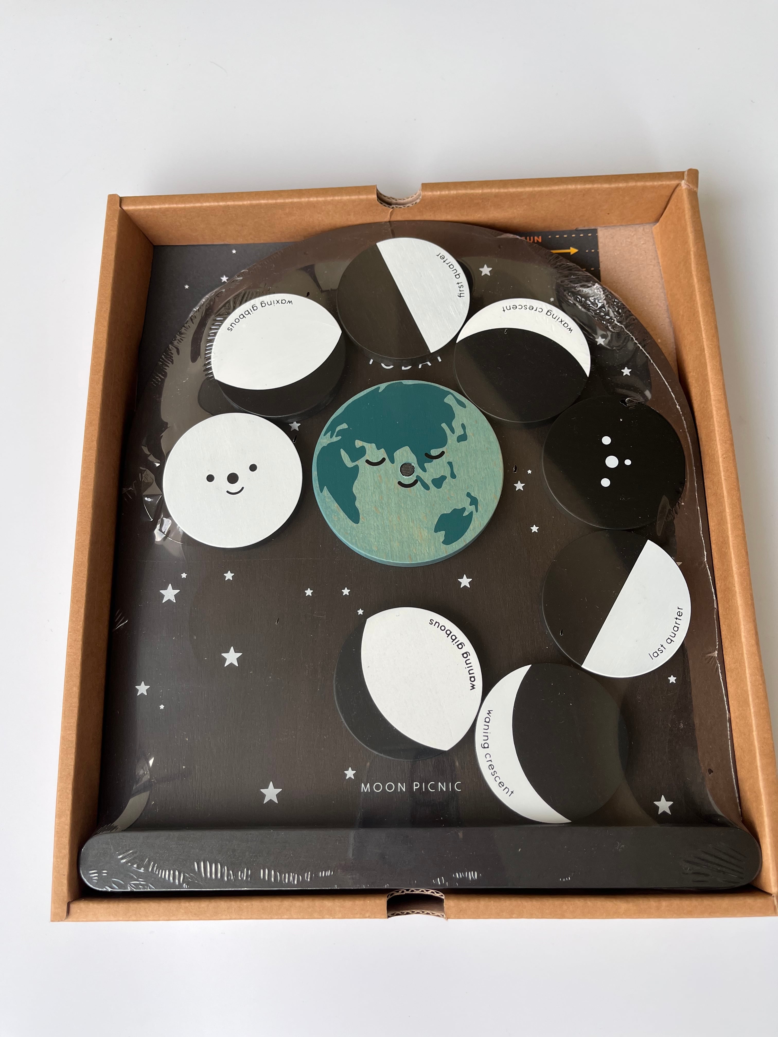 Moon Picnic】ME & THE MOON – MOON PHASE CALENDAR ムーンピクニック