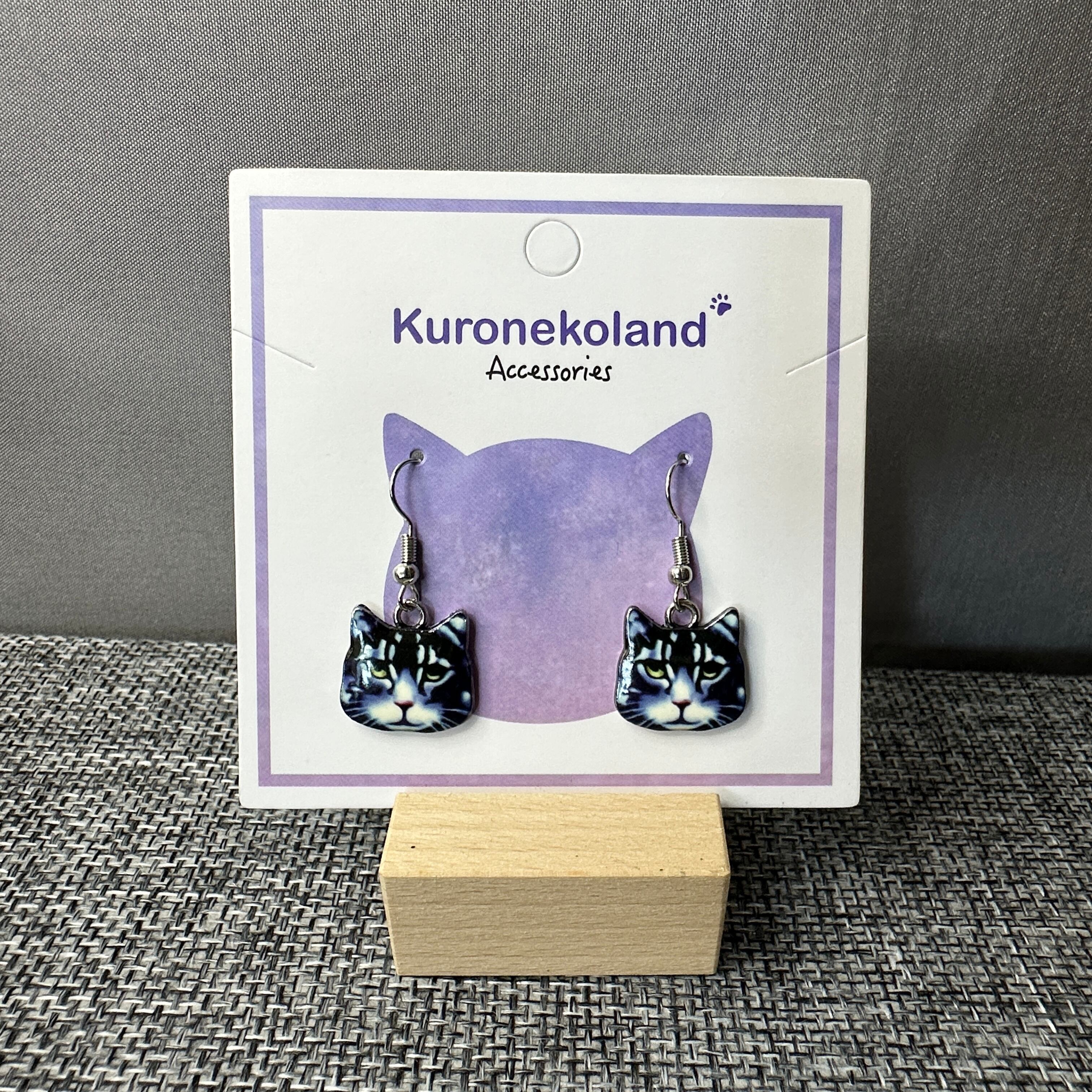 ピアス】送料無料 猫ピアス ゆらゆら ハンドメイドアクセサリー 猫