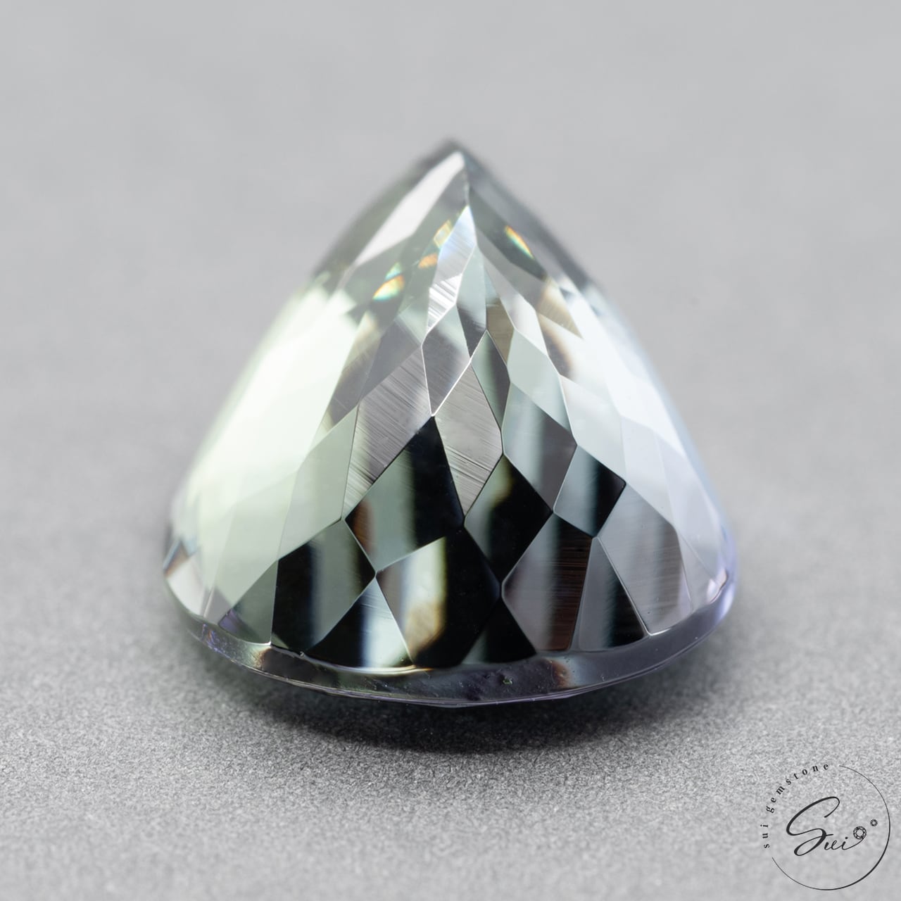 天然【非加熱】ゾイサイト・グリーン・多色性 2.978ct 日独鑑別書