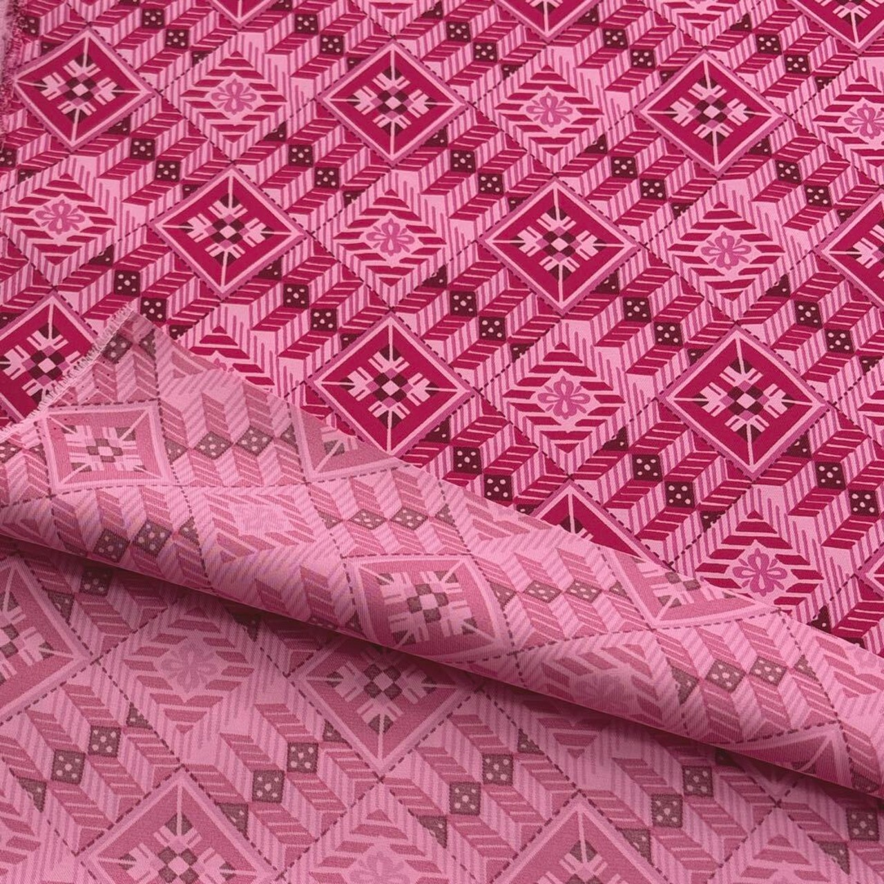 TC261◆2ｍ◆SM◆ポリエステル100％プリント生地◆柄物◆ピンク系