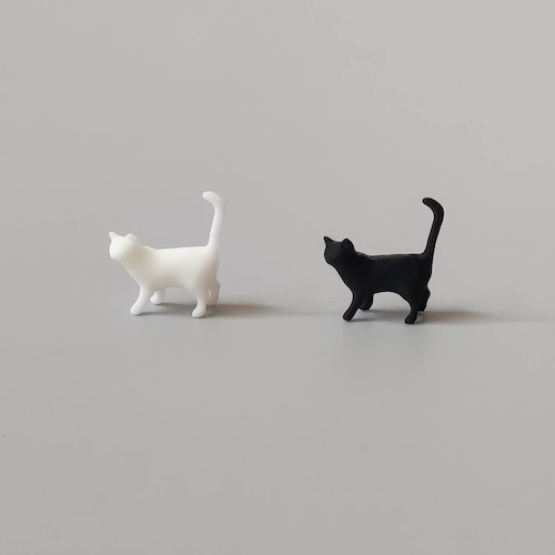 猫 置物 2個セット 黒猫 白猫 ミニチュア フィギュア 小さめ ネコ オブジェ シンプル かわいい 動物 モデル インテリア雑貨 卓上 飾り 棚 デスク 玄関 リビング 撮影小物 商品画像4