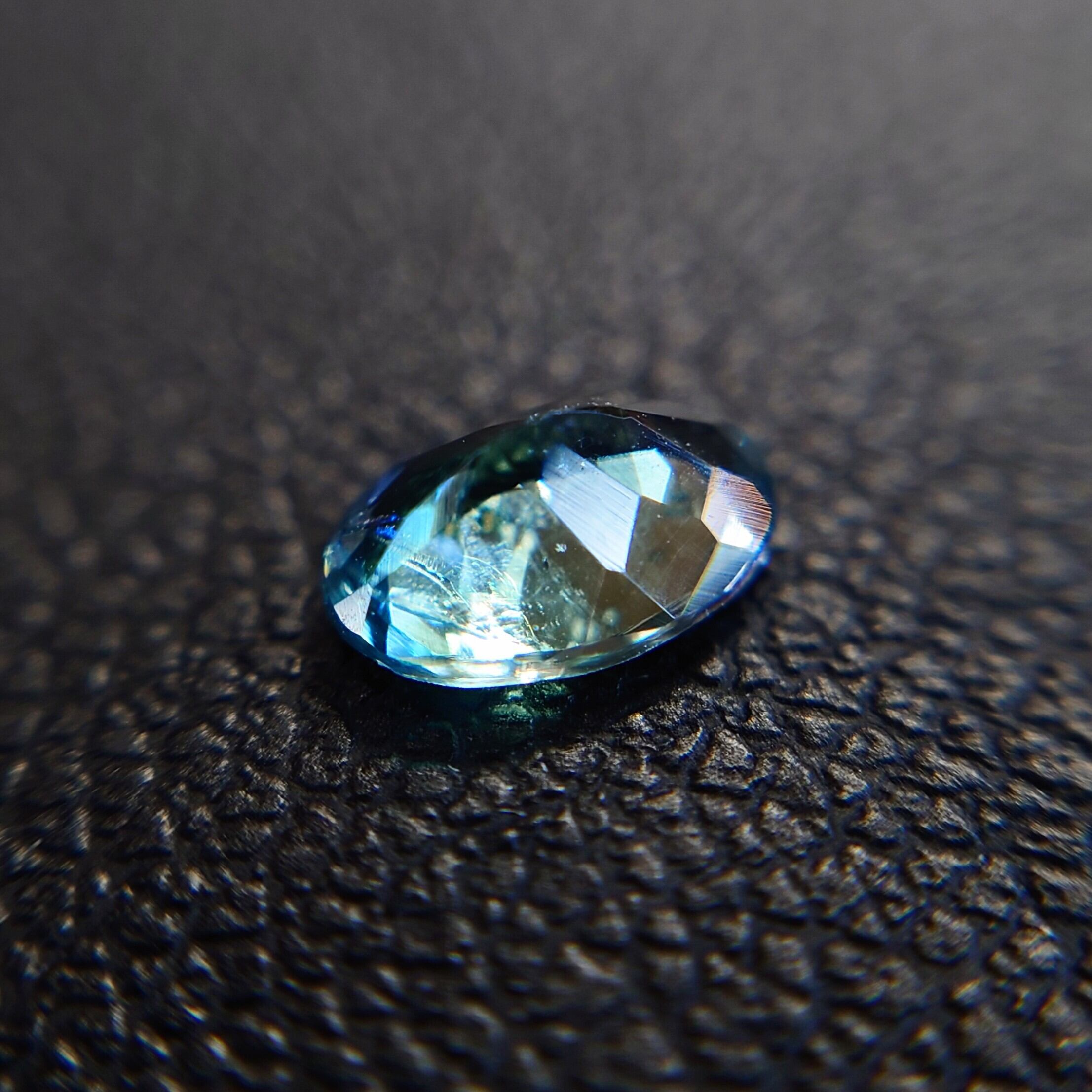 希少 Blue Kornerupine 0.375ct Cr/Fe/V 日独成分分析済ソ付 ルース