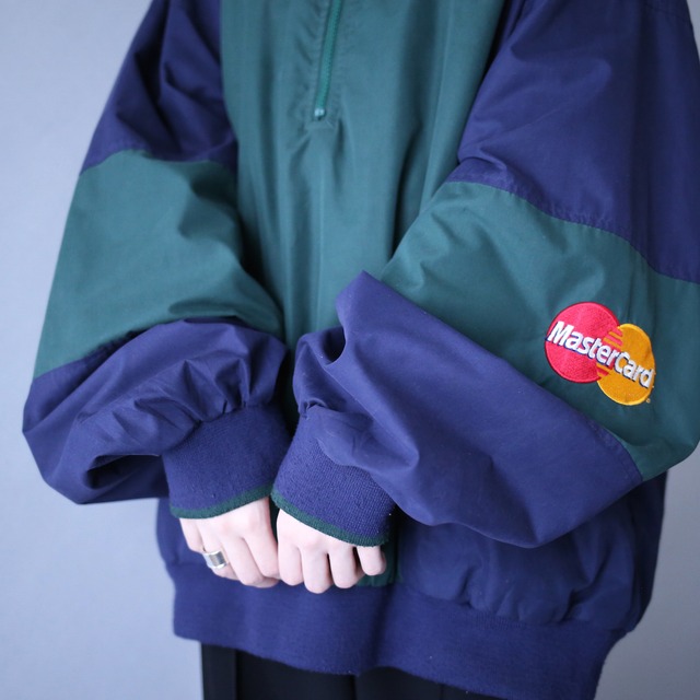 "Master Card" green × navy bi-color switching half-zip pullover