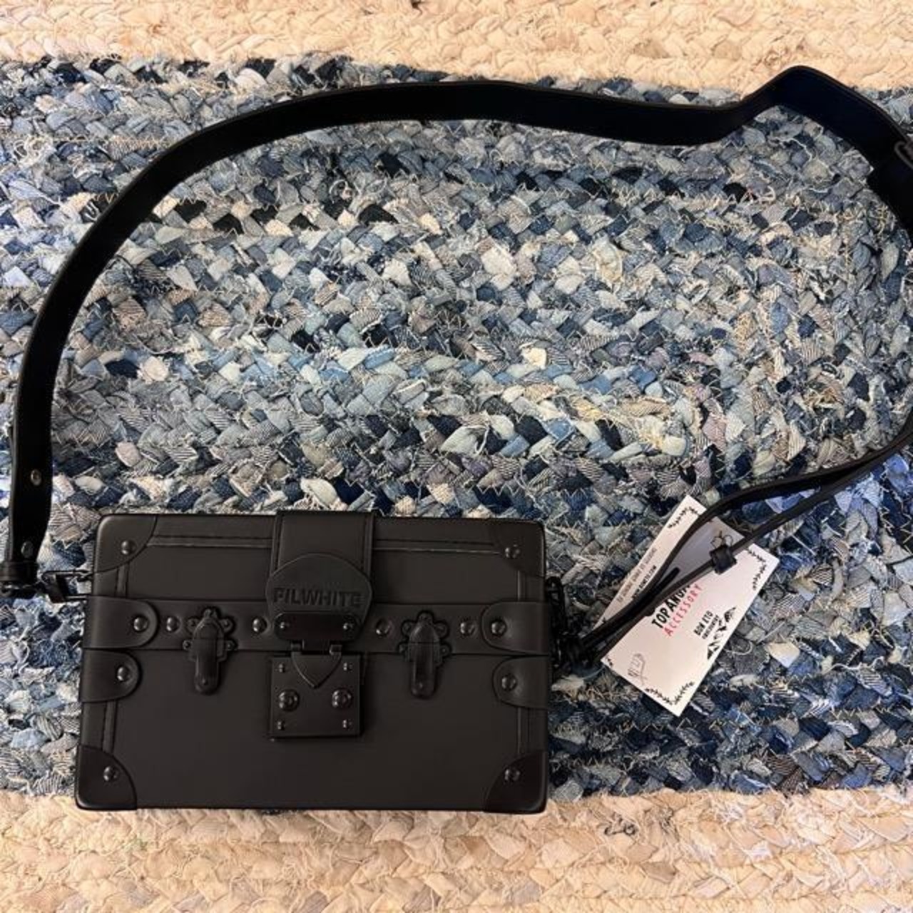 Topanga Bag　ブラックボックスバッグ　ファッション　バッグ　肩掛けバッグ　ショルダーバッグ　小物　レザー　ユニセックス