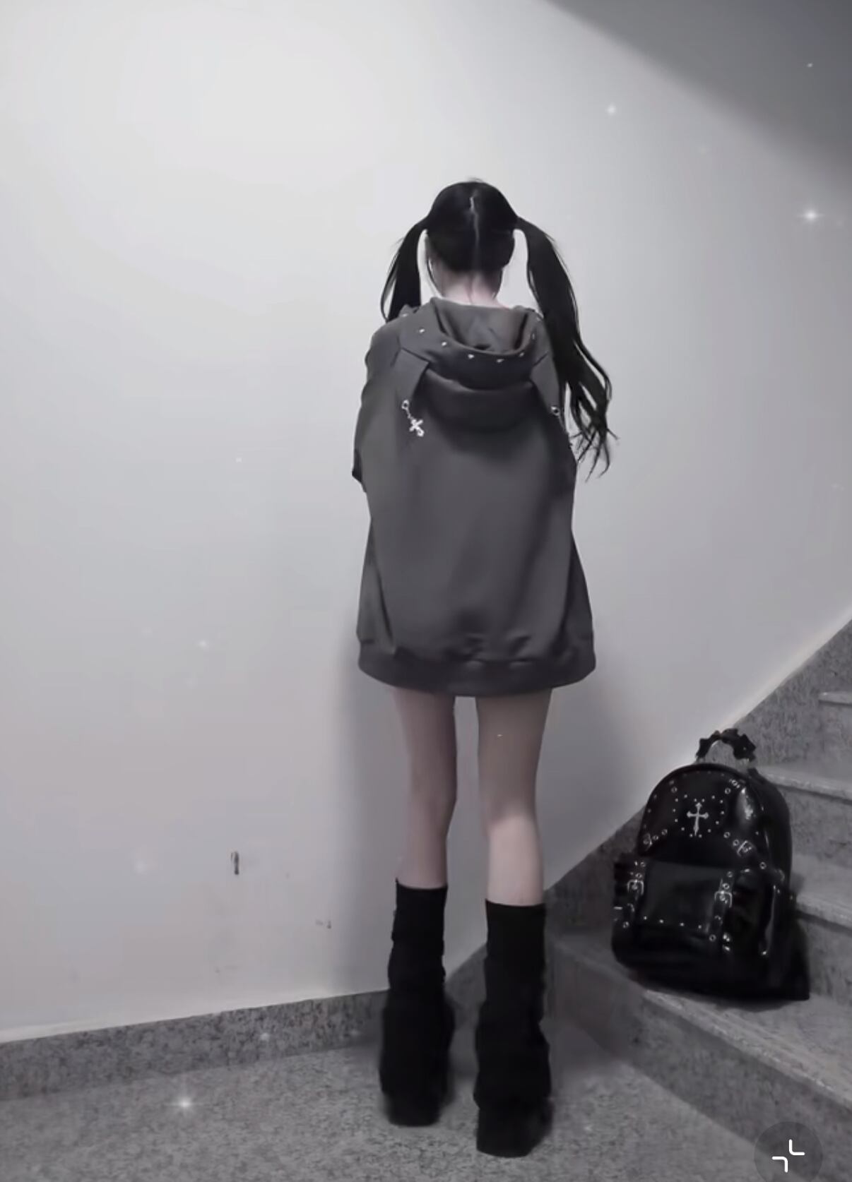 PSYNYXX.by 半面クロスデザイン猫耳パーカー | 韓国系ユニセックス
