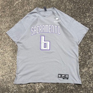 【XLサイズ】NBA サクラメント キングス 全チーム共通 永久欠番 6 古着 Tシャツ