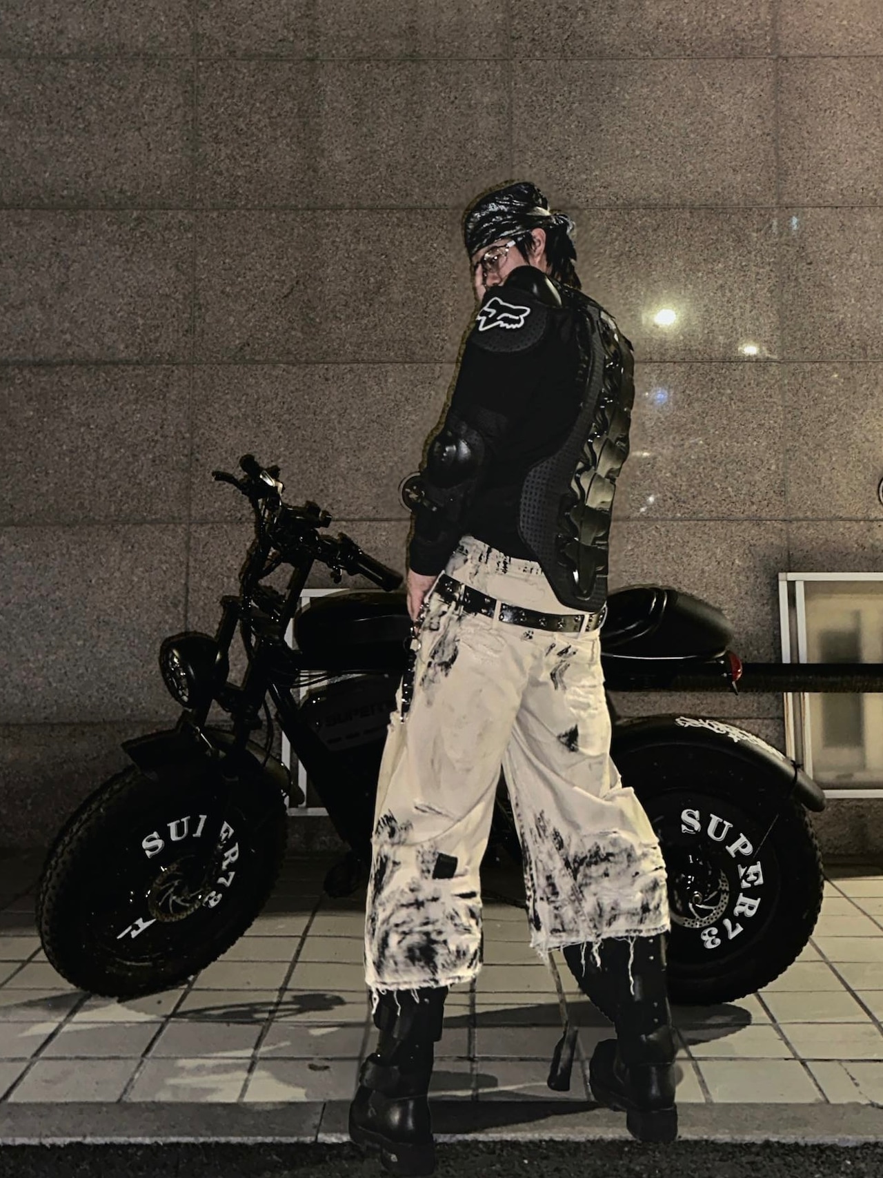 【TH4SWE】Scorch Triple Waist Distressed Cropped Denim Shorts