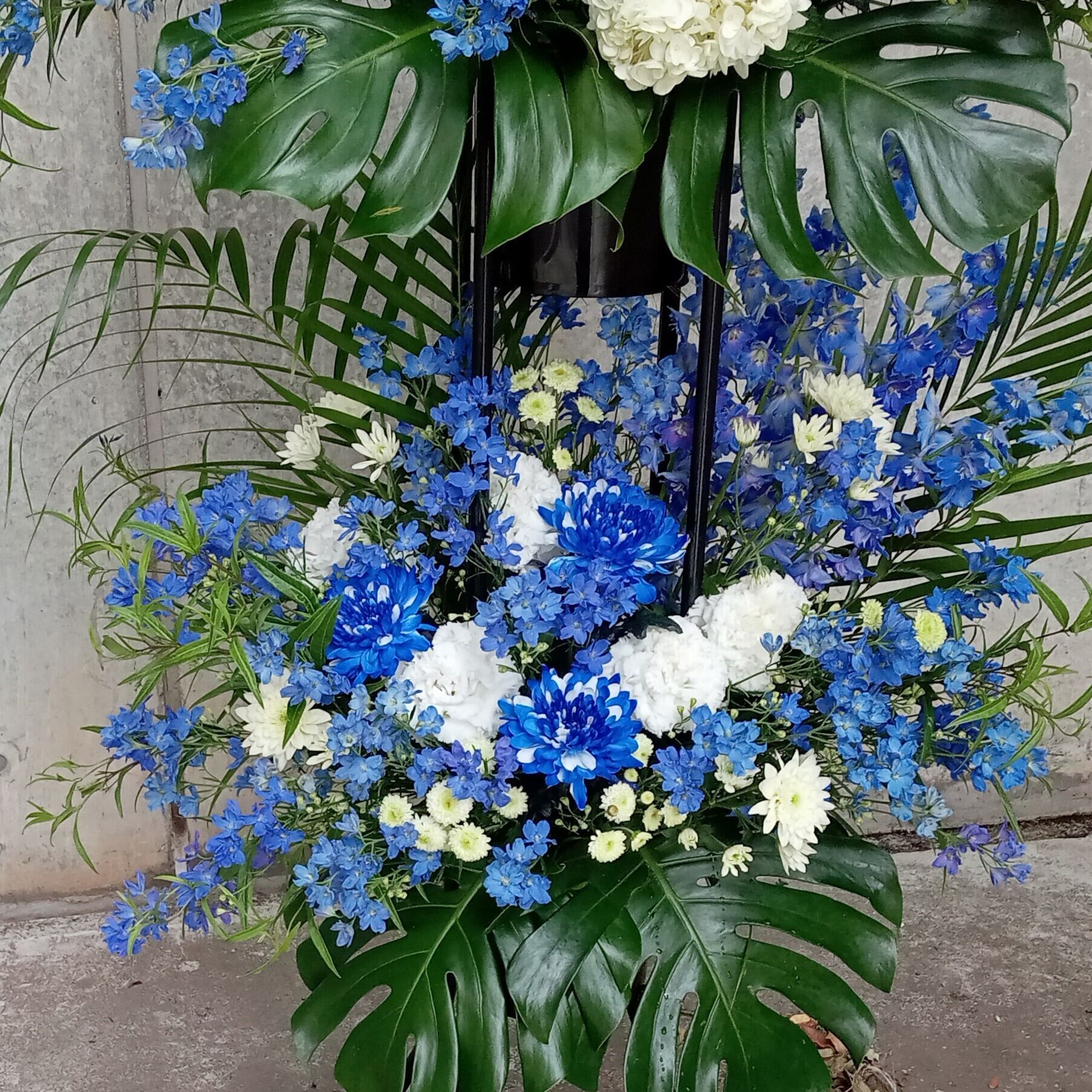 スタンド花「爽やかなブルー系のスタンド2段」お祝い花 フラワー