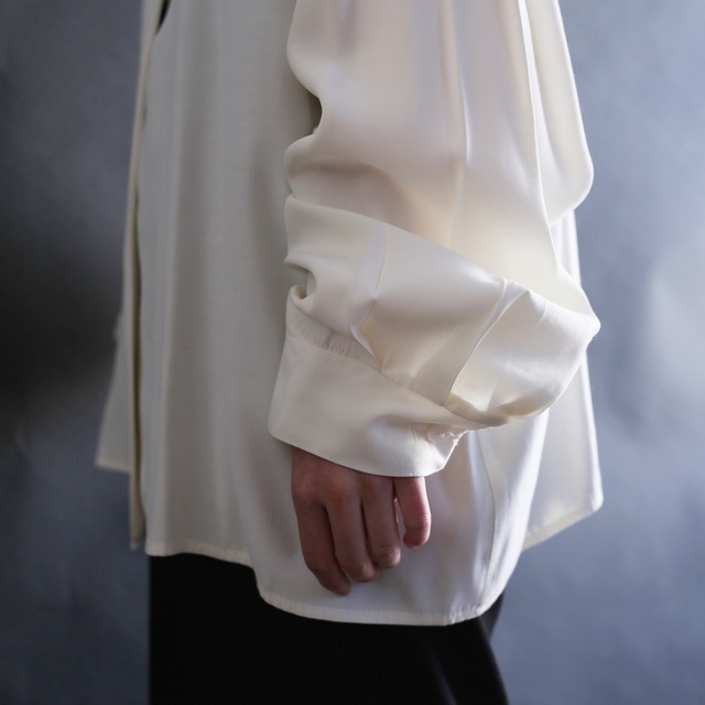 box wide silhouette embroidery design l/s fry front shirt
