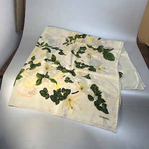 【最終処分SALE】CHANEL シャネル カメリア タグ付き シルク スカーフ ホワイト A-9233