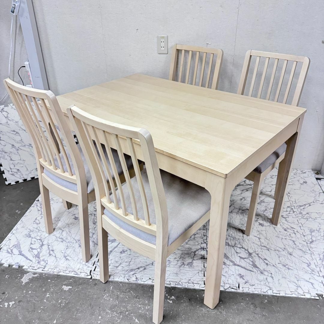 IKEAダイニングテーブル・チェア4脚の5点セット IKEA ダイニングテーブル、チェア×4の5点セット