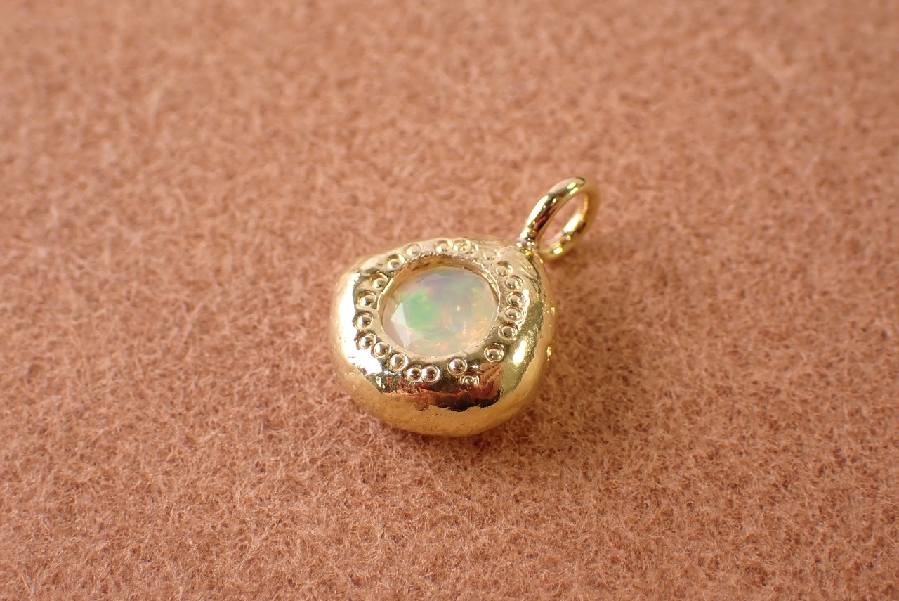 オパールペンダントトップ ブラス(真鍮) [D11‐92]