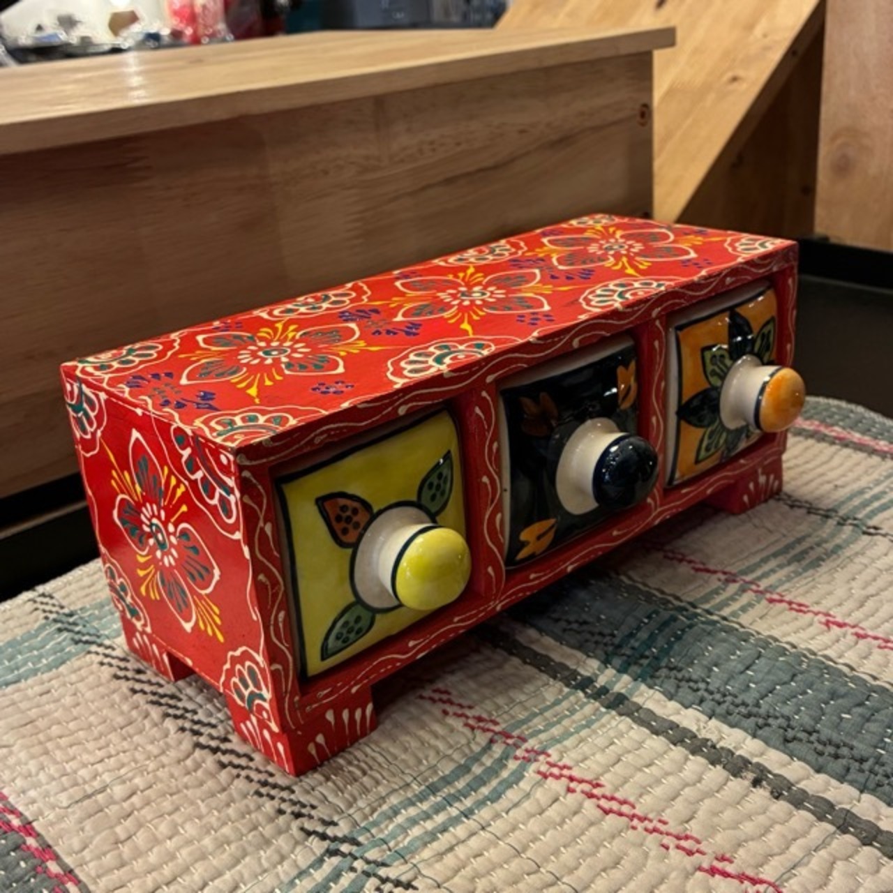 India Blue Pottery Mini 3-Drawer Unit　インド　ブルーポタリ3ドロワーチェスト　横型　レッド　引き出し　置物　玄関収納　メヘンディアート　鍵入れ　印鑑入れ　ハンドメイド