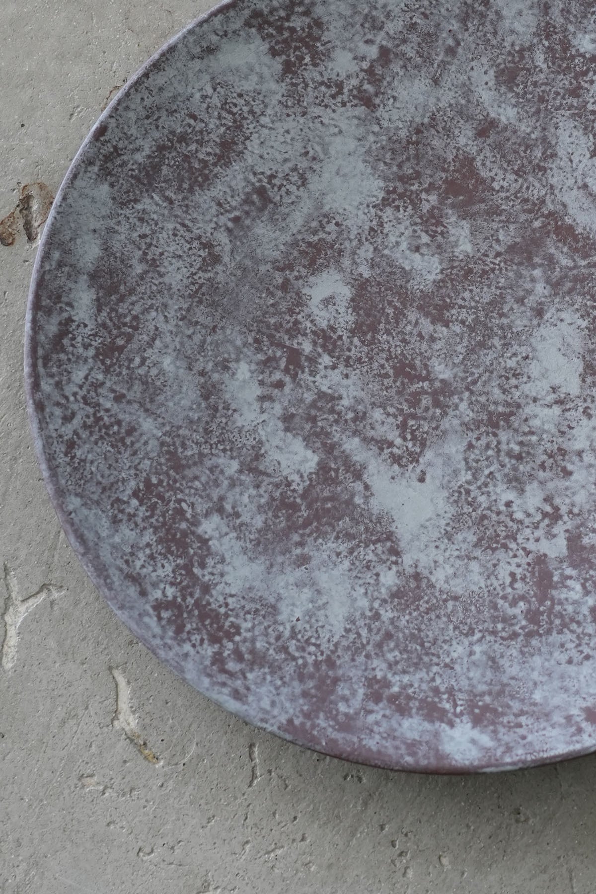 岡崎 慧佑 8寸皿(茶灰)25.12-14