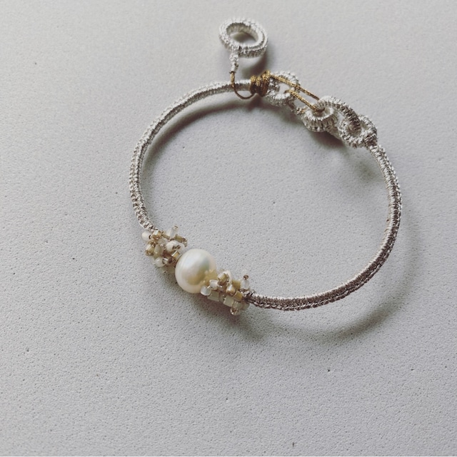 CRYSTAL BIJOUX BRACELET "REEL" -Pearl/Silver-