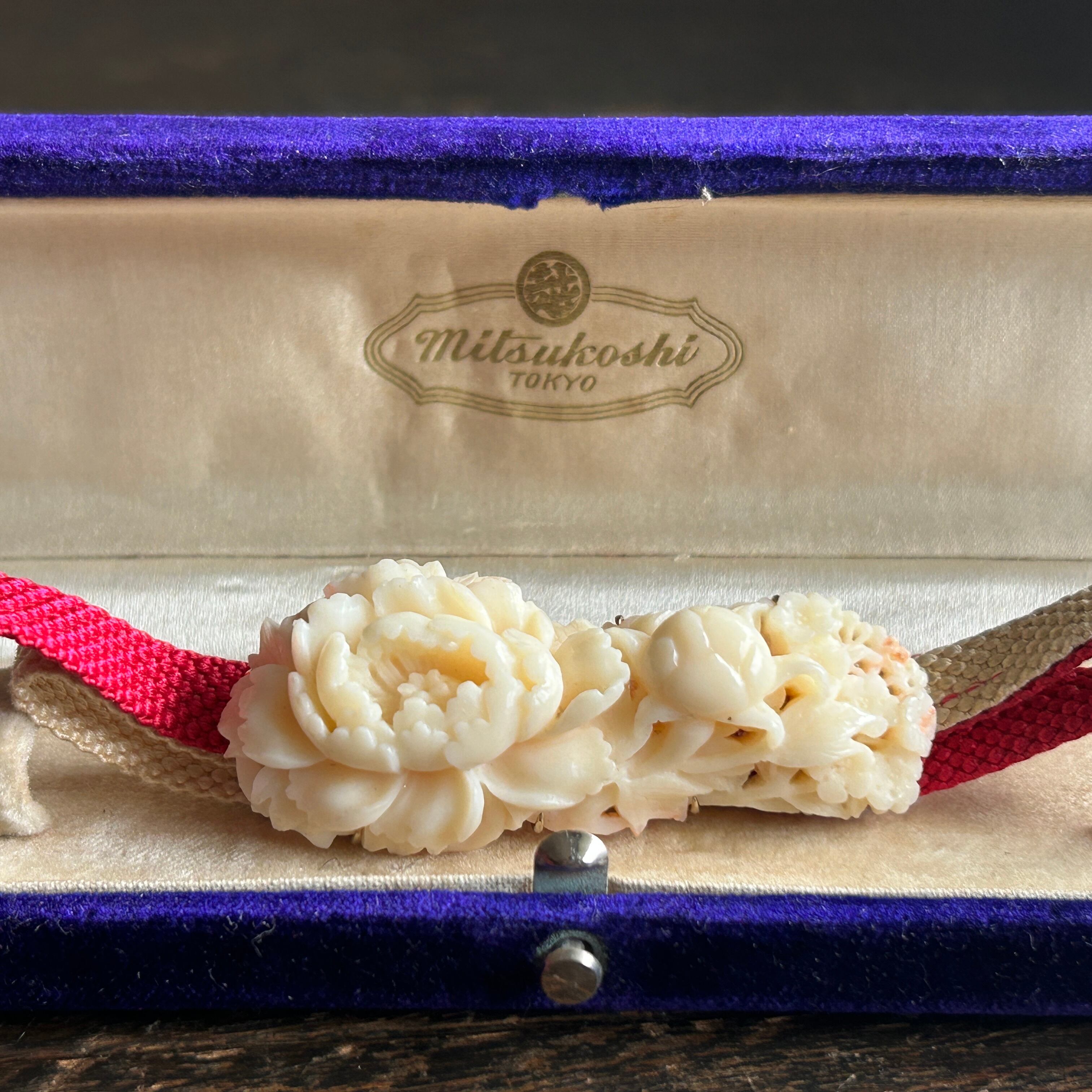 アンティーク　昭和5年　白珊瑚の牡丹帯留め