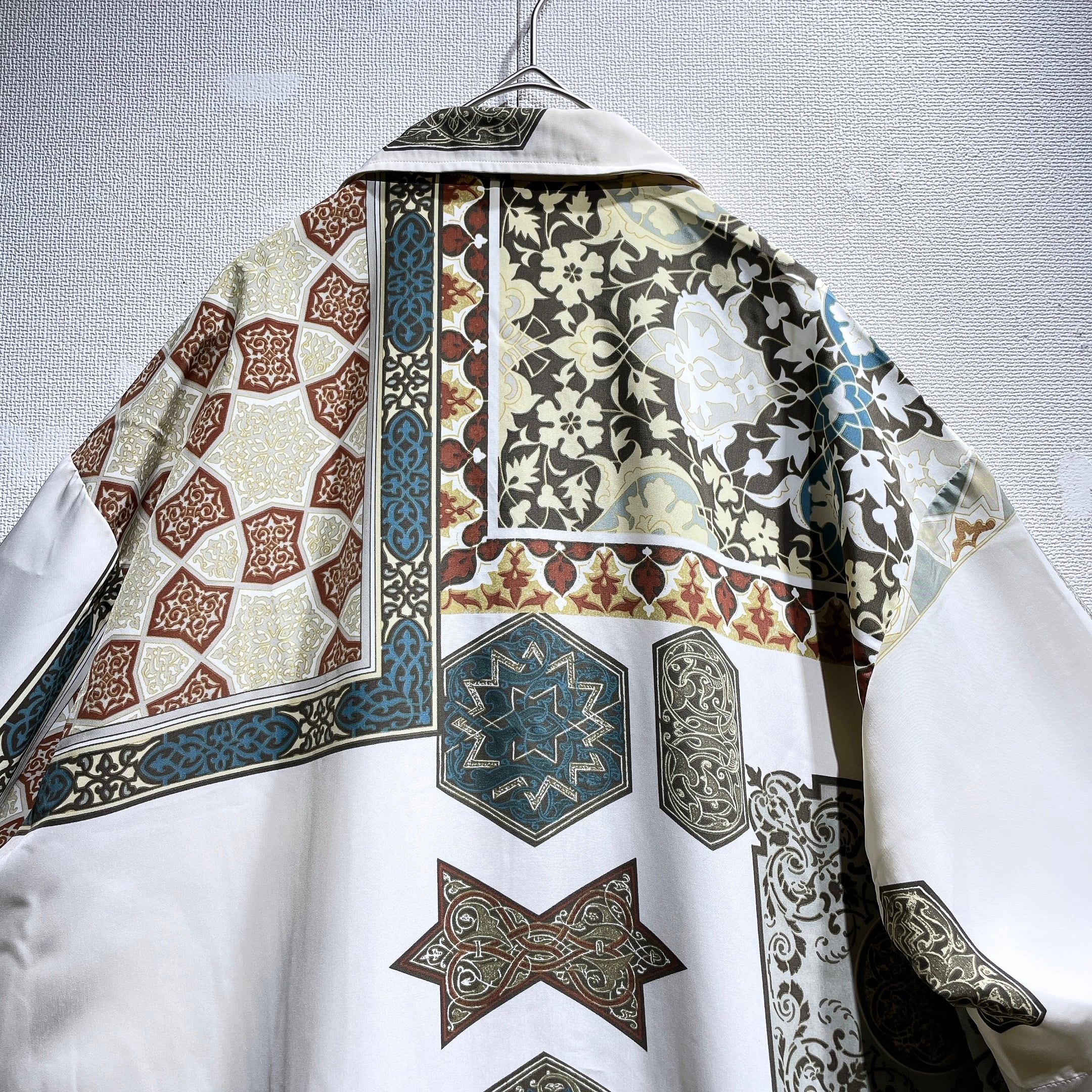 1990s Modern ethnic art printed vintage drape loose SS shirt