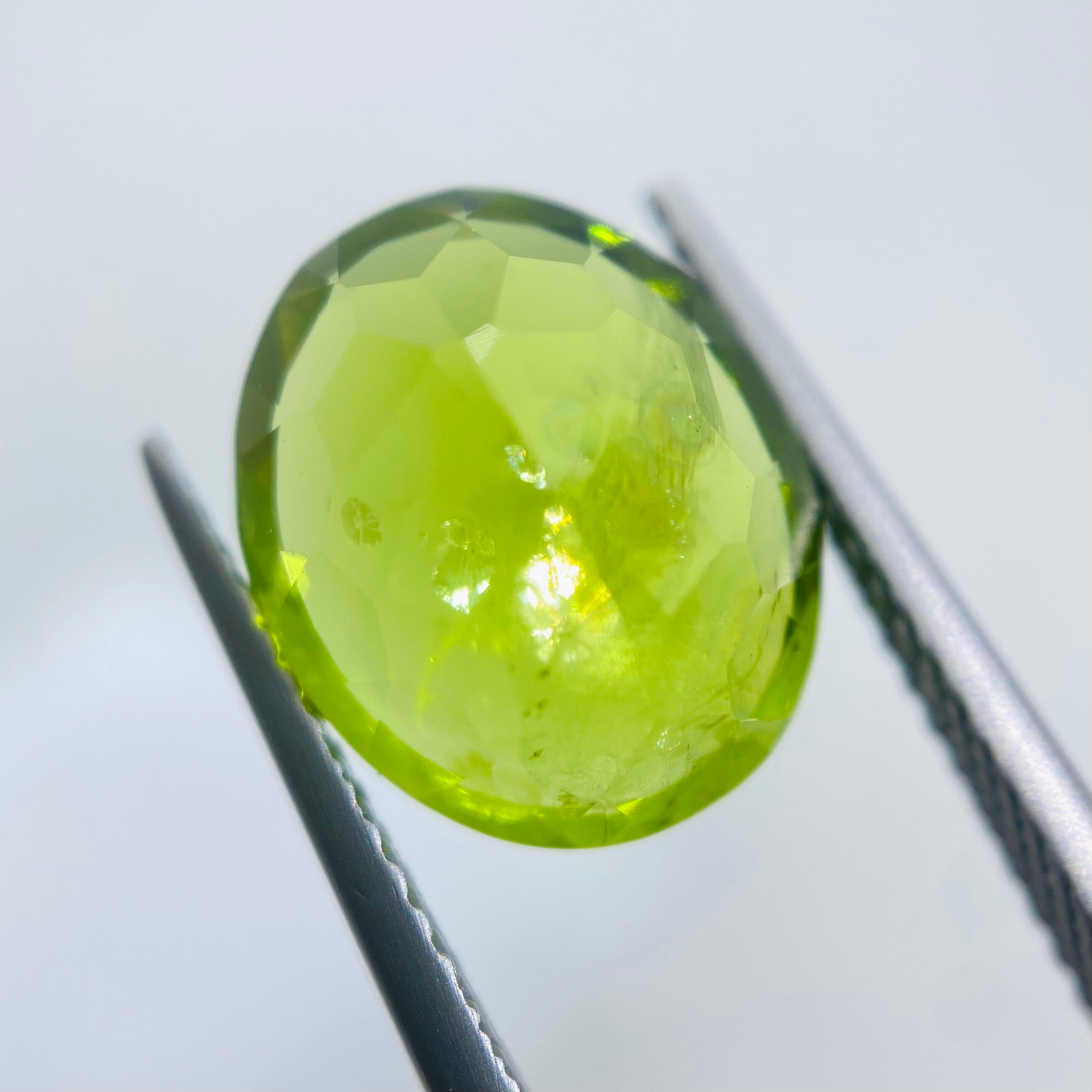 キラキラのリリーパッドペリドット