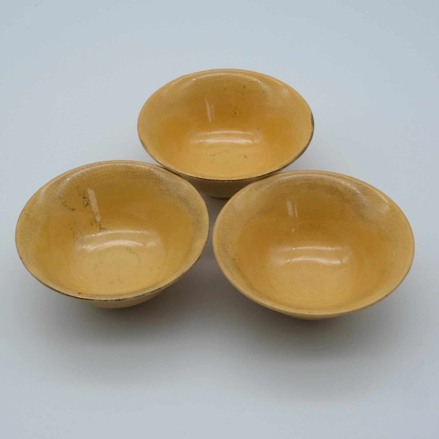 大明宣徳年製黄釉五彩龍紋茶杯サイズ約径9.5cm高さ5.5cm 大明宣徳年製黄釉五彩龍紋茶杯サイズ約径9.5cm高さ5.5cm