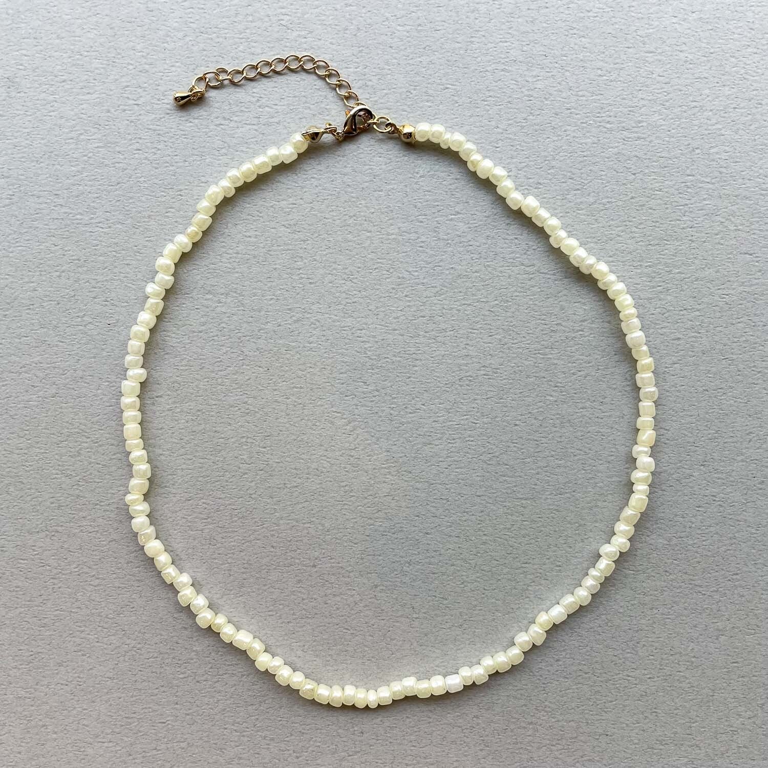 ネックレス　白ビーズ　40cm  結合パーツ欠損 ネックレス白ビーズ40cm 結合パーツ欠損