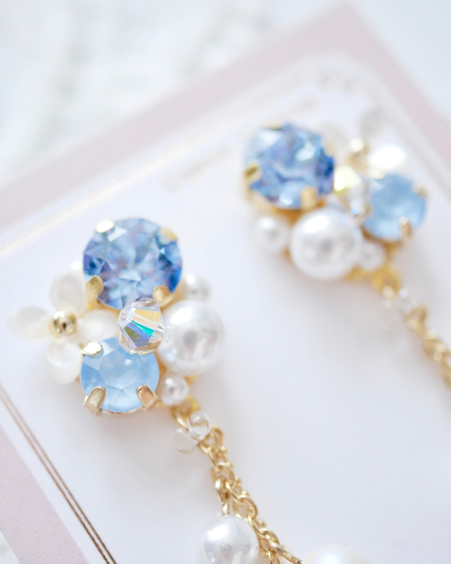 8511 クリスタルルネフィペタルビジューピアス/イヤリング | Amooo