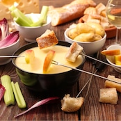 スイス産 グラスフェッド エメンタール AOP チーズ キューブ｜フレッシュカット (300g, 2cm角)｜無添加・セルロース不使用 Swiss Grass-Fed Emmental AOP Cheese Cubes | Freshly Cut | Additive-Free & Cellulose-Free