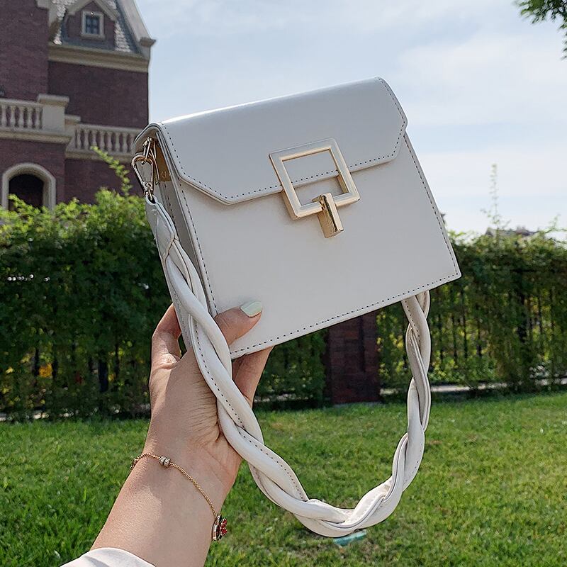 フレンチテクスチャー人気スモールバッグメスバッグ2020ニュートレンディファッションウエスタンスタイルワンショルダーアンダーアームバッグネットレッドメッセンジャーバッグ 手作りハンドバック3802241822