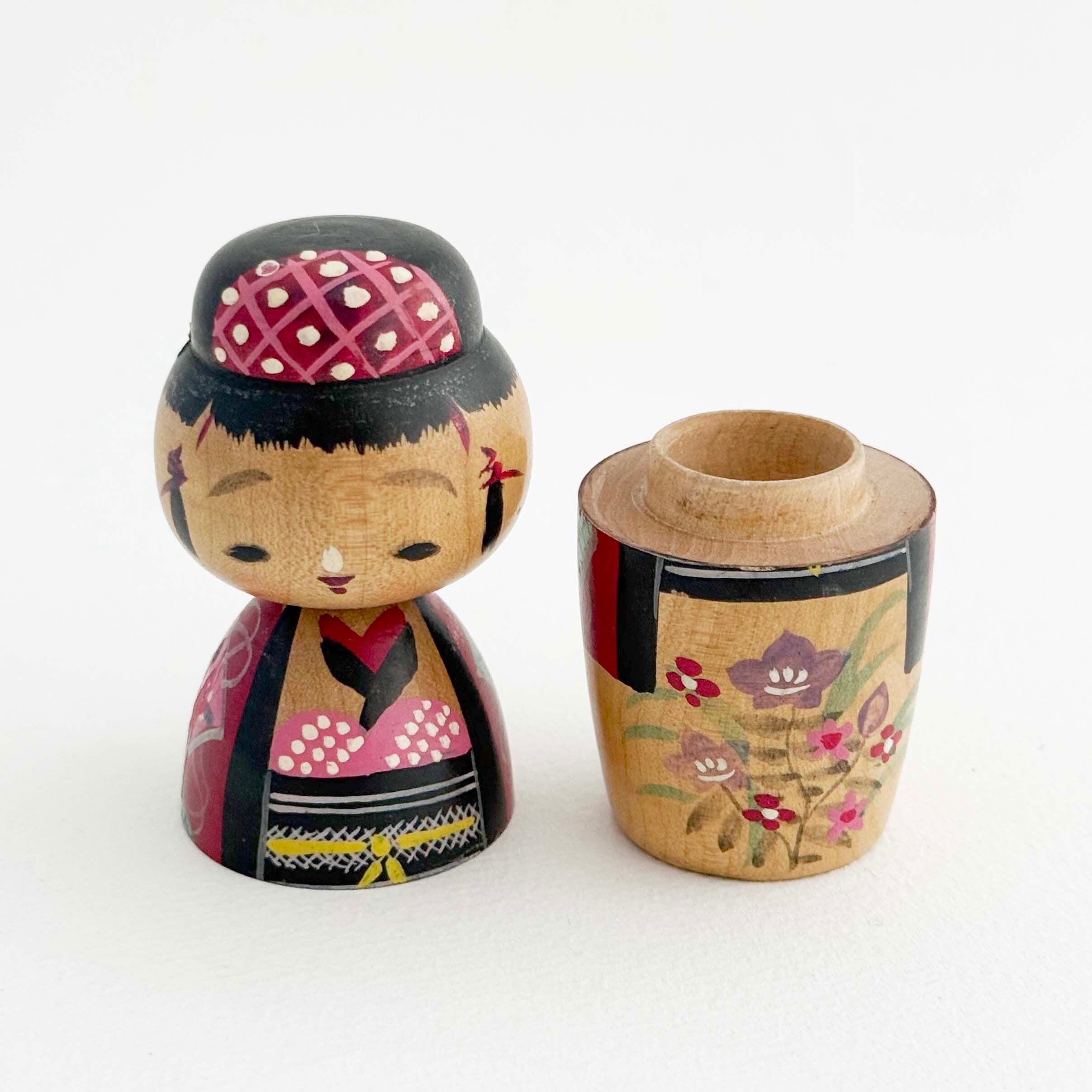 こけし in 針山（昭和30年代ピンクッション）